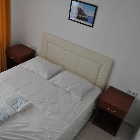 مارلين ابارت 2*